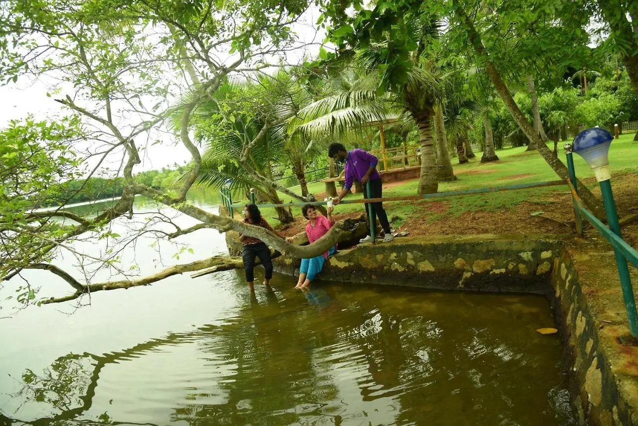 **  Lake N River Resort Munroe Island Mundrothuruth Indien