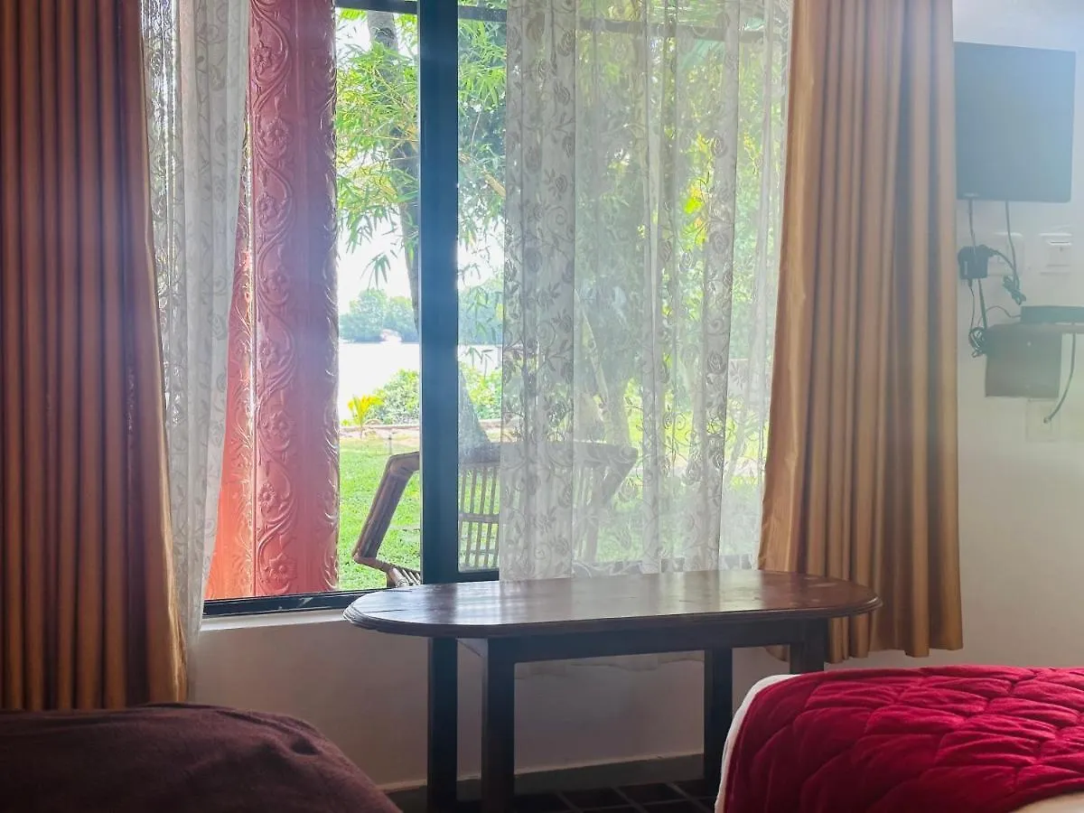 **  Lake N River Resort Munroe Island Mundrothuruth Indien