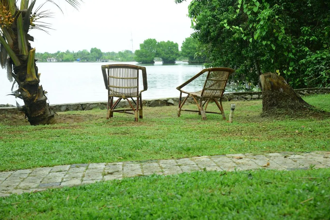 Lake N River Resort Munroe Island Mundrothuruth