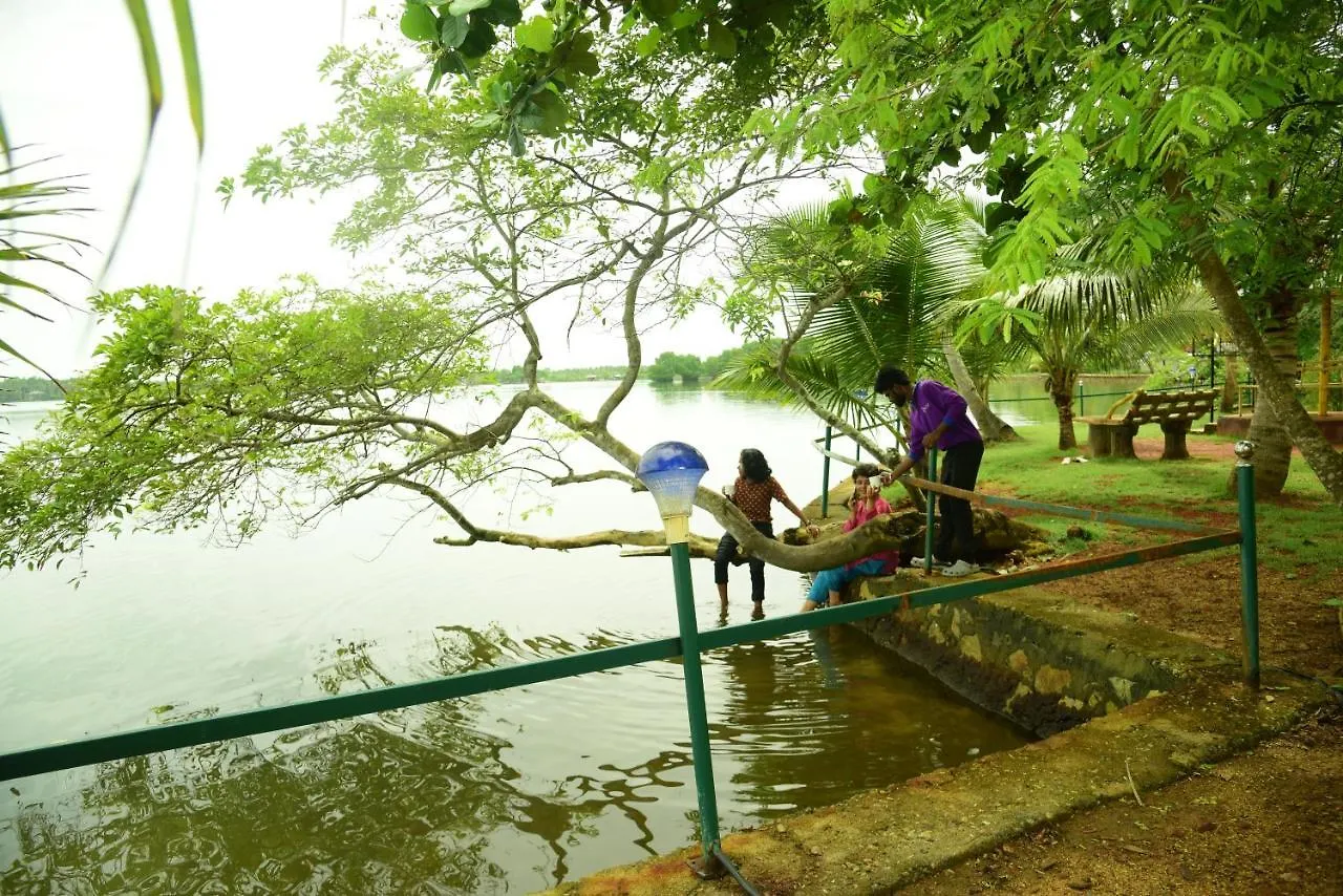 Lake N River Resort Munroe Island Mundrothuruth