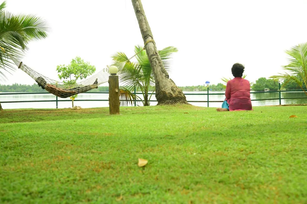 Lake N River Resort Munroe Island Mundrothuruth 2*,