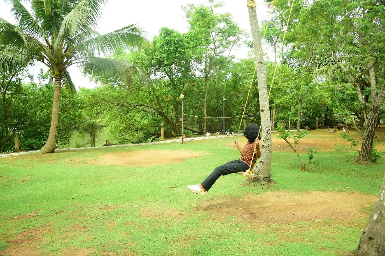 Lake N River Resort Munroe Island Mundrothuruth 2*,  India
