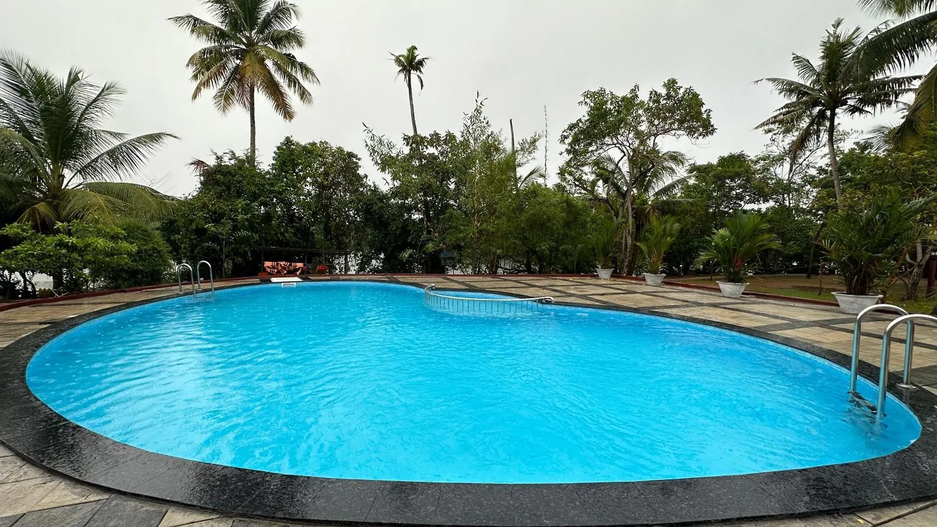 Lake N River Resort Munroe Island Mundrothuruth